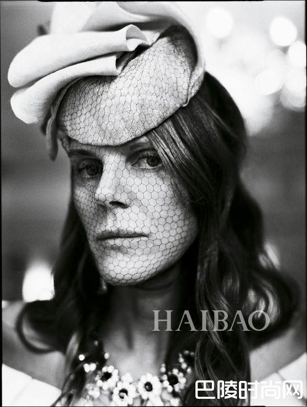 《Vogue》日本版自由时装总监及创意顾问安娜·戴洛·罗素(Anna Dello Russo)