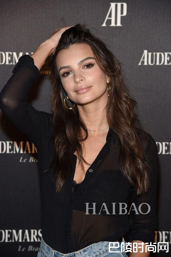 艾米丽·拉塔科夫斯基(Emily Ratajkowski) 亮相Miami Beach活动