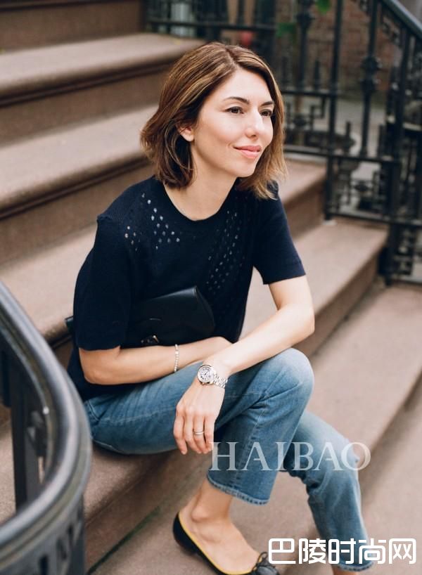 著名电影导演兼时尚Icon索菲亚·科波拉(Sofia Coppola)钟情于Clé de Cartier腕表