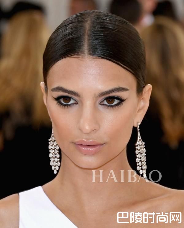 艾米丽·拉塔科夫斯基(Emily Ratajkowski)