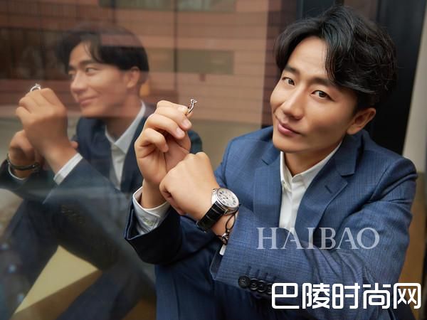 著名演员黄轩演绎日常佩戴