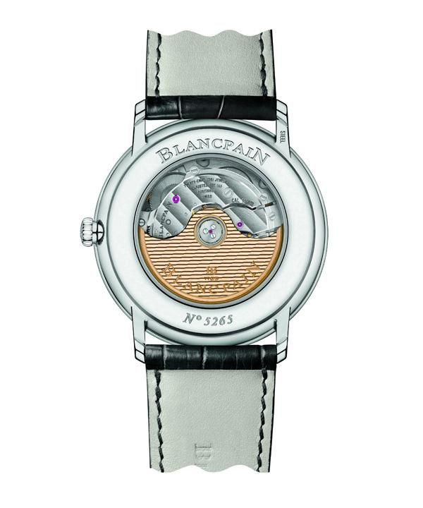 宝珀经典系列首次迎来“星期-日期”双历显示腕表