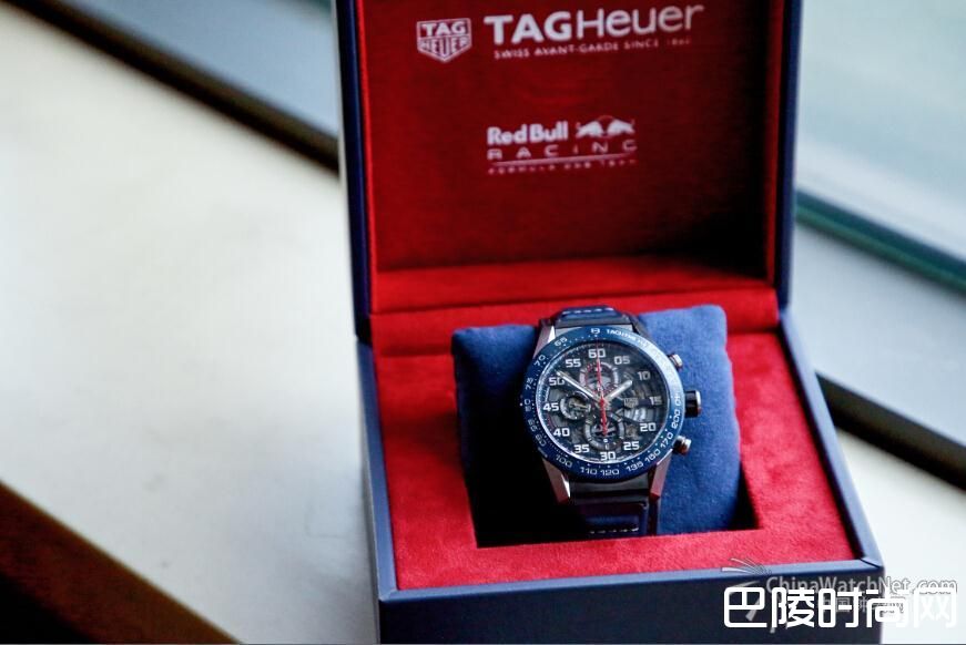 全新TAG Heuer泰格豪雅Carrera卡莱拉系列Heuer 01红牛车队特别款腕表首次于中国亮相.jpg 全新TAG Heuer泰格豪雅Carrera卡莱拉系列Heuer 01红牛车队特别款腕表首次于中国亮相.jpg
