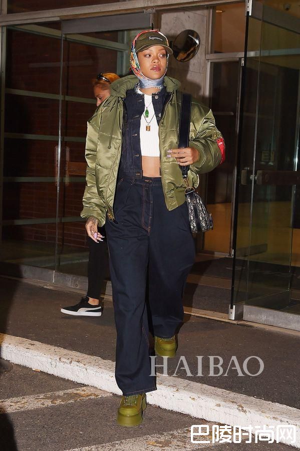 蕾哈娜(Rihanna) 2017年3月街拍