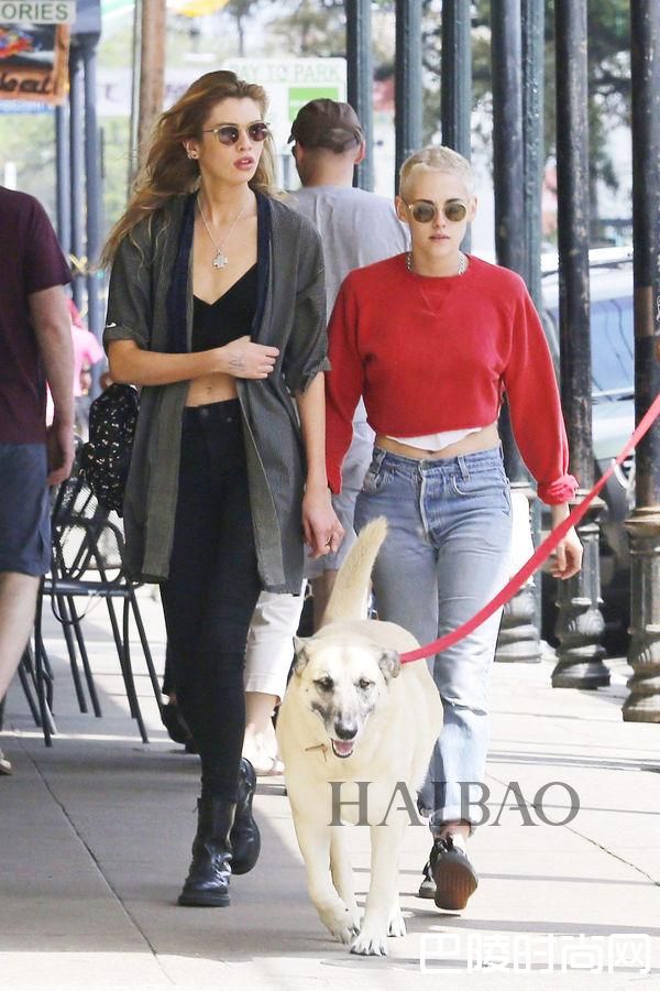 克里斯汀·斯图尔特(Kristen Stewart) ,斯特拉·麦克斯韦(Stella Maxwell) 街拍