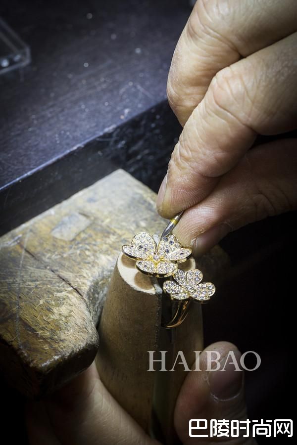 梵克雅宝(Van Cleef&Arpels) 的工艺大师们用最精湛的技巧让珠宝焕发璀璨光芒