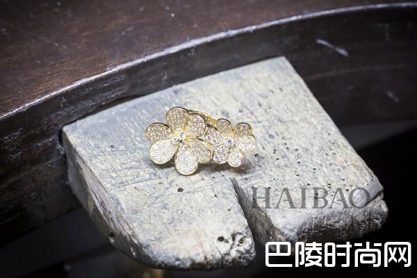 梵克雅宝(Van Cleef&Arpels) 的工艺大师们用最精湛的技巧让珠宝焕发璀璨光芒