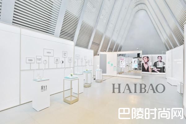 周生生Daily Wear新品活动珠宝试戴区