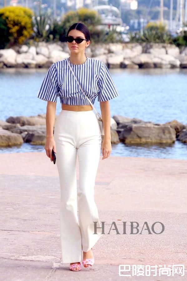 肯达尔·詹娜(Kendall Jenner) 5月23日和姐姐Kourtney在法国昂蒂布外出