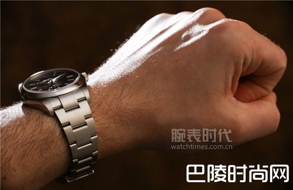 劳力士新款蚝式恒动39 114300黑、白盘腕表评测