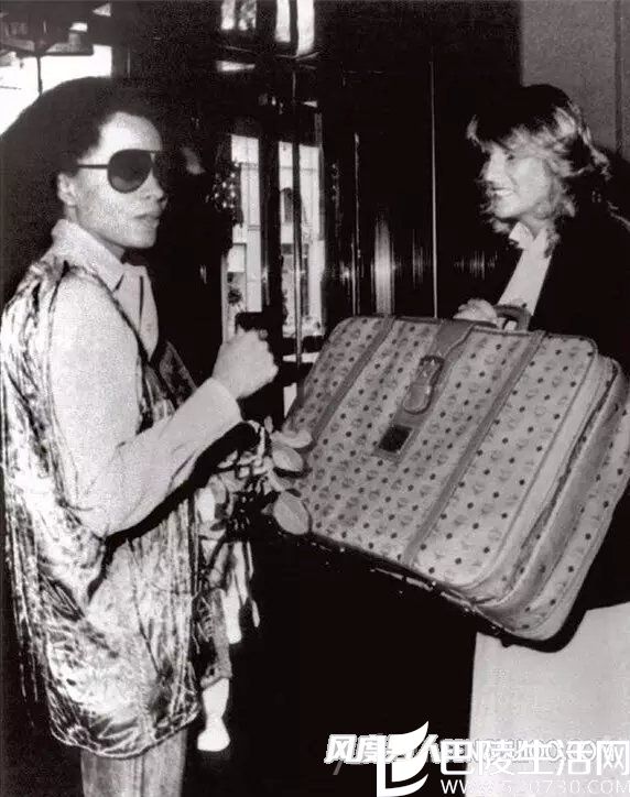 戴安娜&middot;罗丝(左)