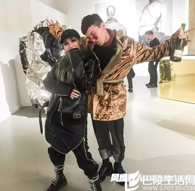 　CL是其忠实粉丝