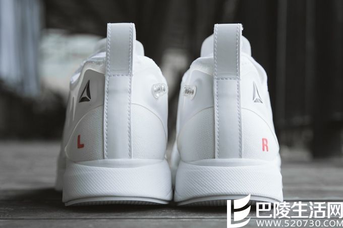全白配色设计Vetements x Reebok Pump鞋款