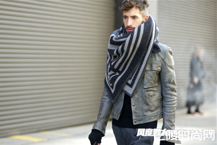 男士时尚三角巾