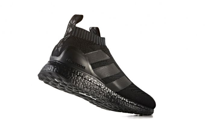 Adidas全黑的 &ldquo;Triple Black&rdquo; 鞋款造型