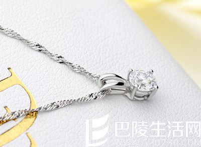 一克拉钻石吊坠多少钱
