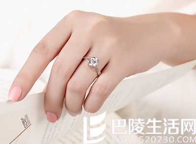 一克拉钻戒戒托什么材质好