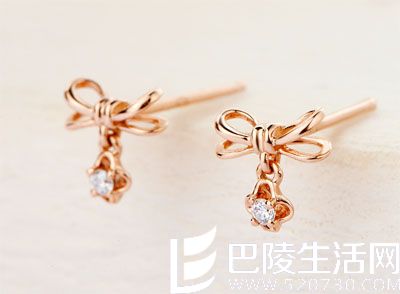 黄金耳饰脏了怎么洗?