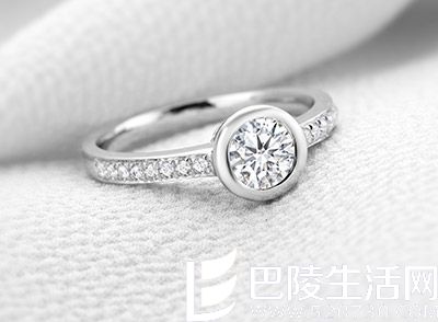 中国黄金3克拉钻戒