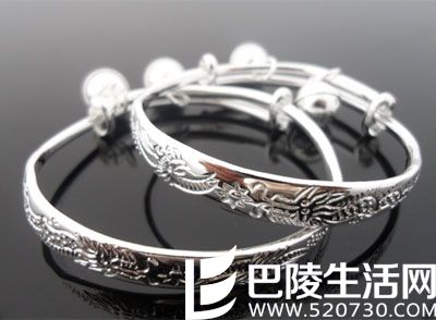 戴银饰会发黑是怎么回事?如何清洗?