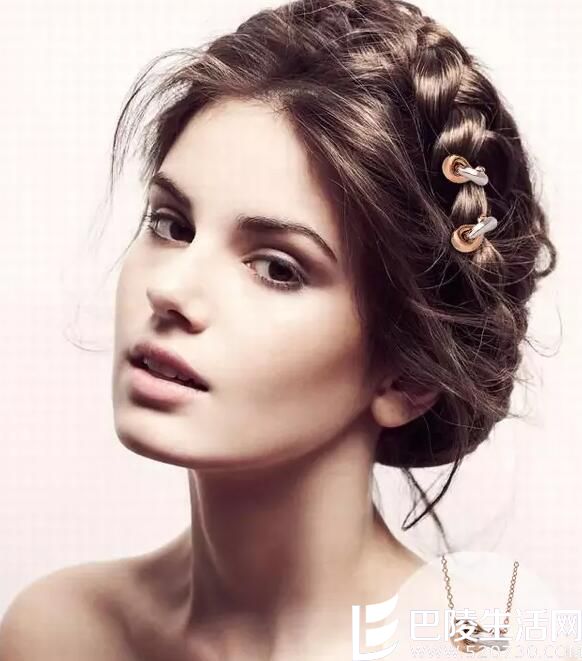 发型和珠宝如何搭配更动人?