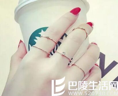 国外流行的时尚戒指戴法