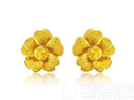 周大福黄金耳钉最新款式_图片_评论