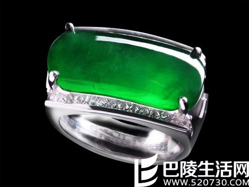 翡翠饰品持续升值 老坑玻璃种翡翠深受追捧