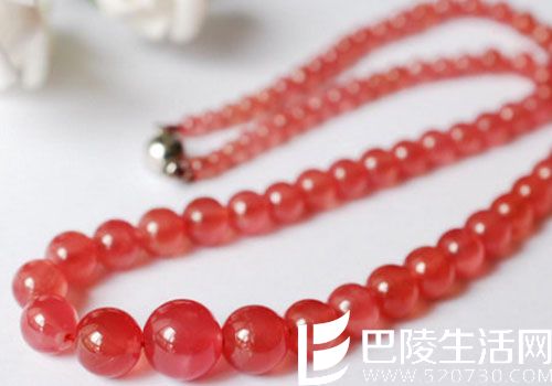 <a target=_blank  data-cke-saved-href='http://cms..com/hongwenshi' href='http://cms..com/hongwenshi'>红纹石</a>的功效和保养知识