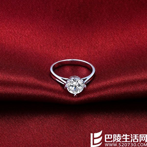 》》点击进入【爱之悸动】 白18K金50分/0.5克拉钻石女士戒指