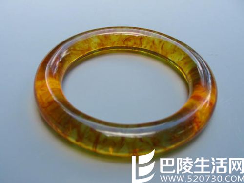 琥珀手镯市场价格