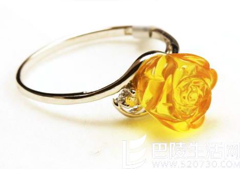 天然琥珀戒指价格