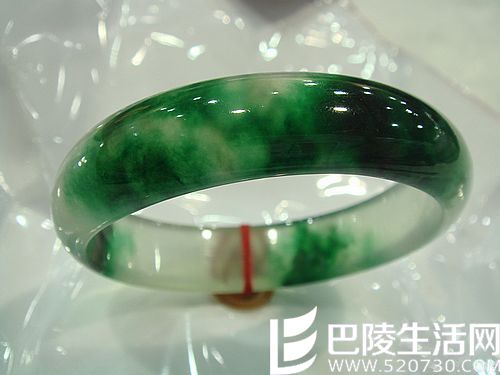 翡翠手镯价格多少钱 