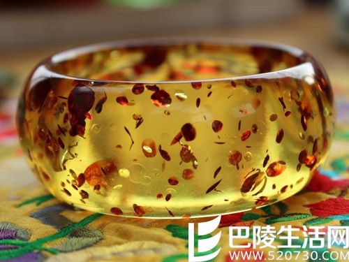 天然琥珀手镯价格