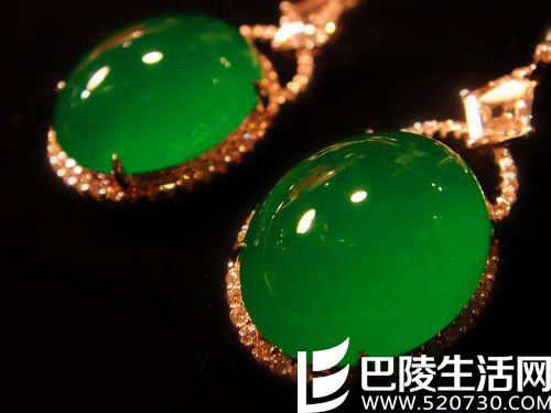 翡翠饰品持续升值 老坑玻璃种翡翠深受追捧
