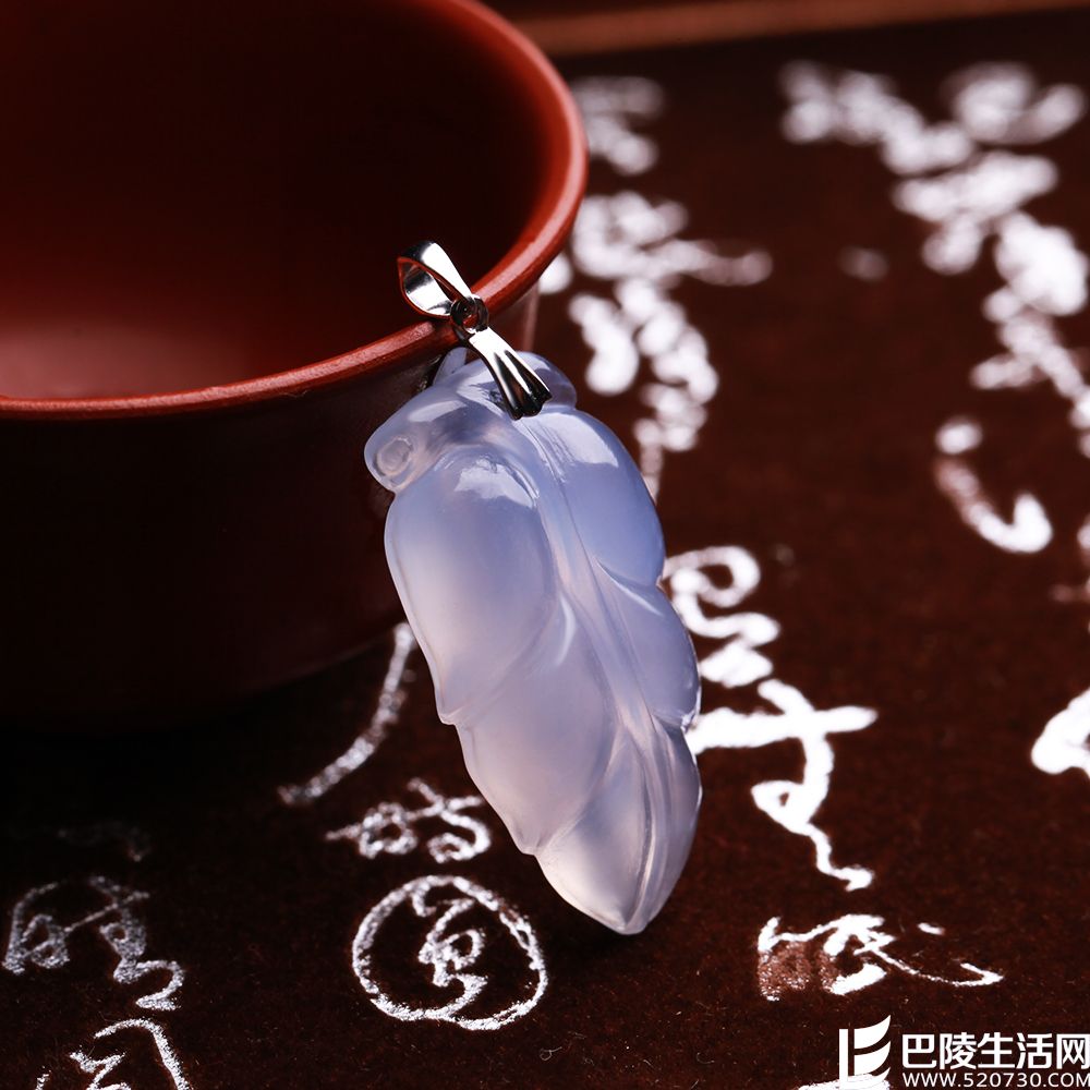 》》点击进入【金枝玉叶】 白18k金吊坠