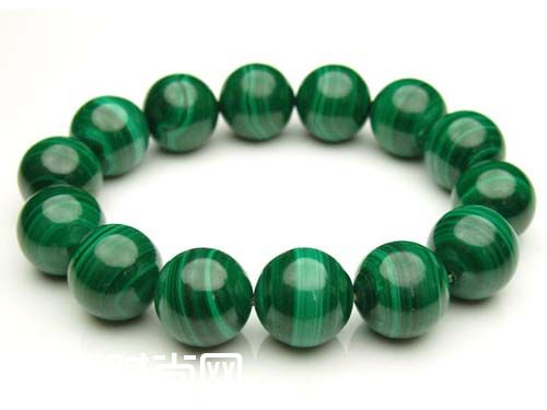 孔雀石与翡翠区别