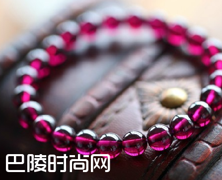 什么是紫牙乌（石榴石）