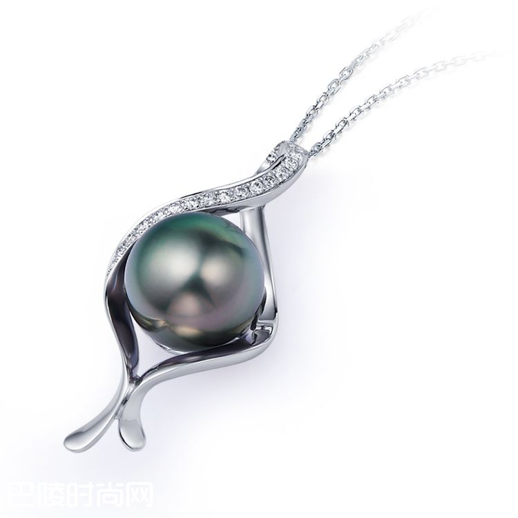 周大福黑珍珠吊坠