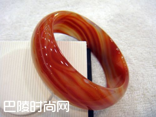 玛瑙手镯市场价格