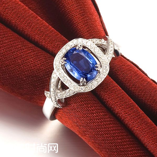 》》点击进入【爱倾城】 白18K金天然蓝宝石戒指