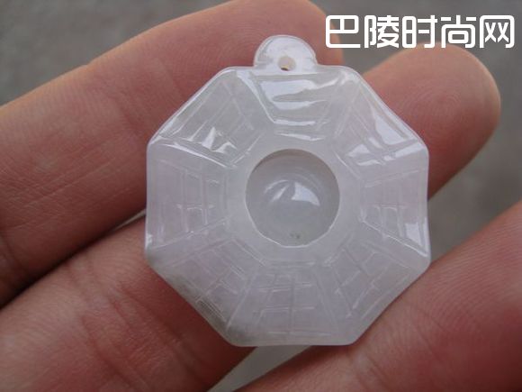 玉八卦吊坠有什么寓意