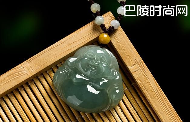 缅甸翡翠玉佛吊坠图片