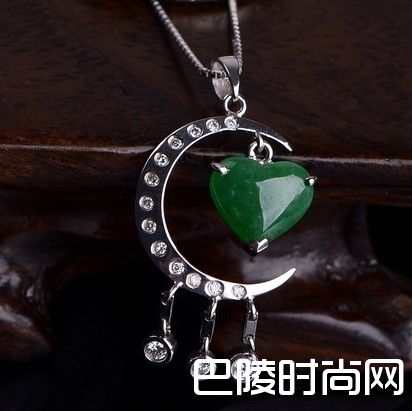 翡翠吊坠哪个颜色好