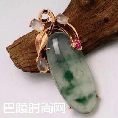 佩戴翡翠吊坠的好处