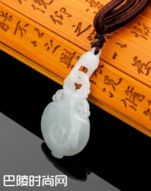 翡翠花瓶吊坠有什么寓意