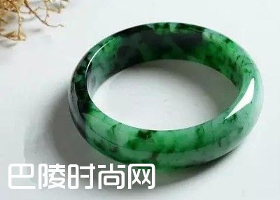 佩戴翡翠玉手镯的禁忌都有哪些