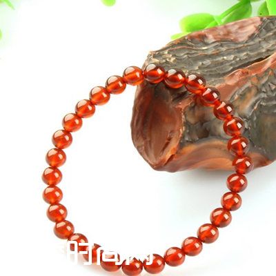 女生戴什么材质手链好