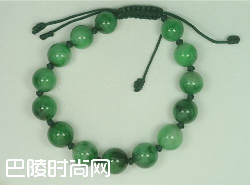 翡翠手链一般几颗珠子
