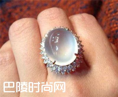 翡翠戒指镶嵌款式图片